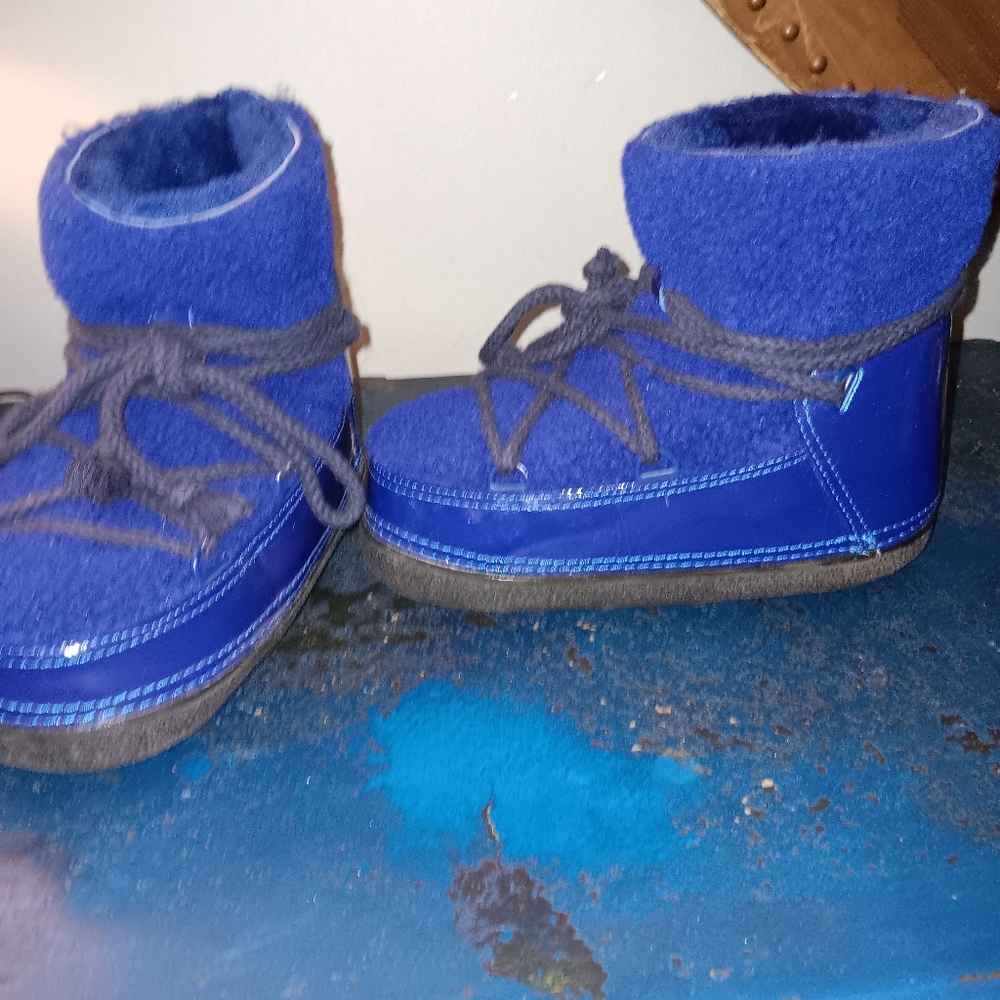 Ikkii shearling moon boots